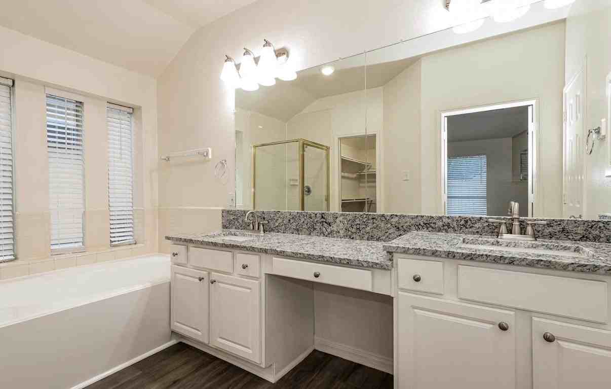 15726 Stiller Park Dr ##Tx - Photo 6 of 9