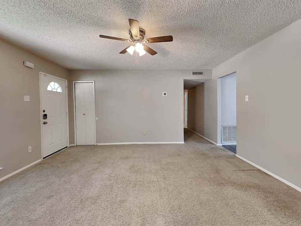 121 Cooper St - Photo 2 of 10
