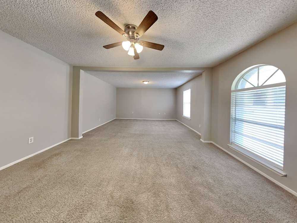 121 Cooper St - Photo 3 of 10