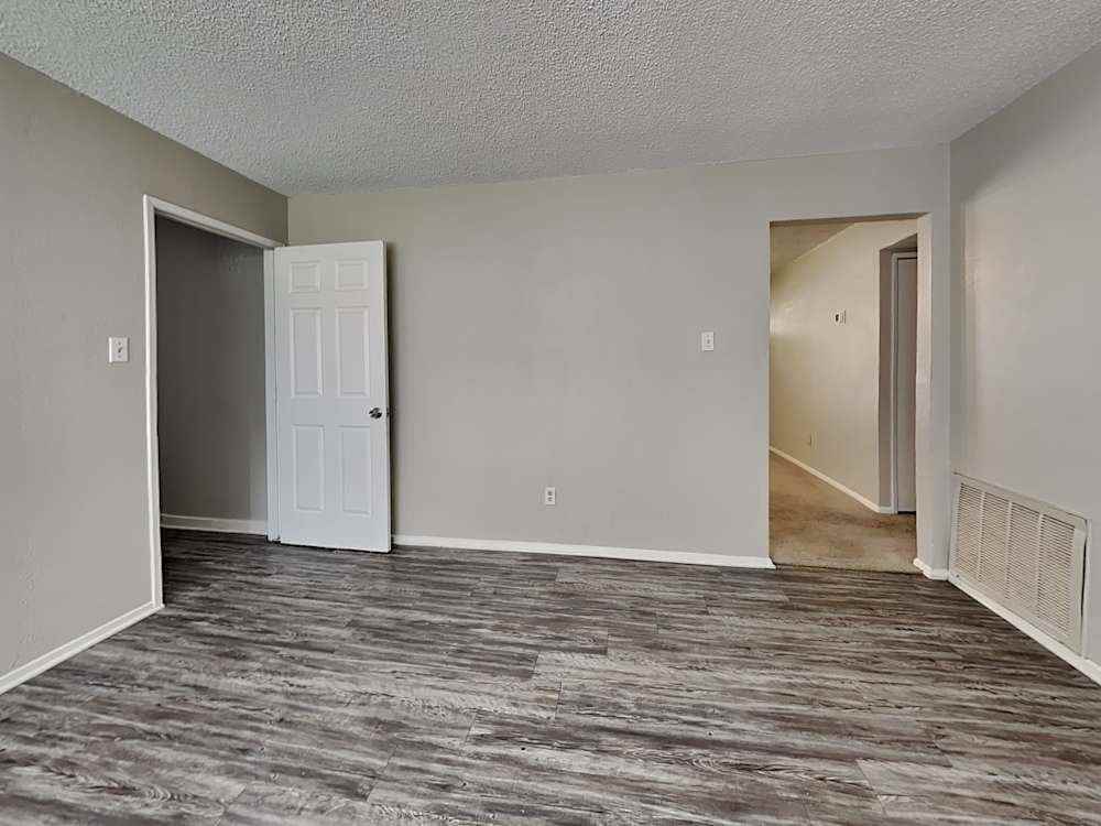 121 Cooper St - Photo 4 of 10