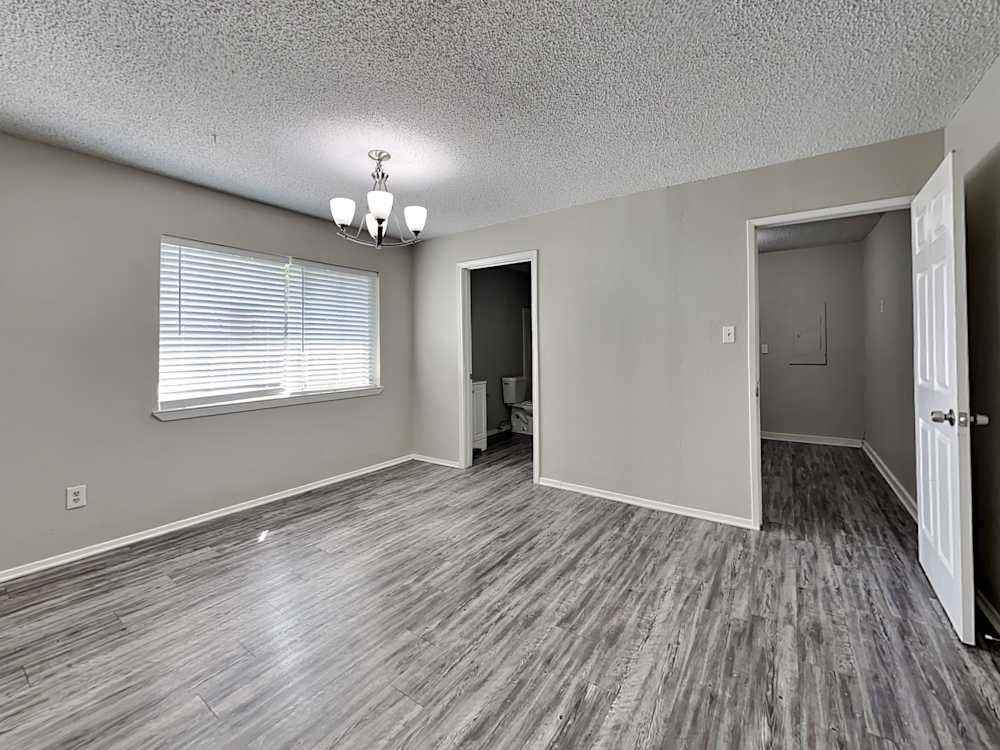121 Cooper St - Photo 5 of 10