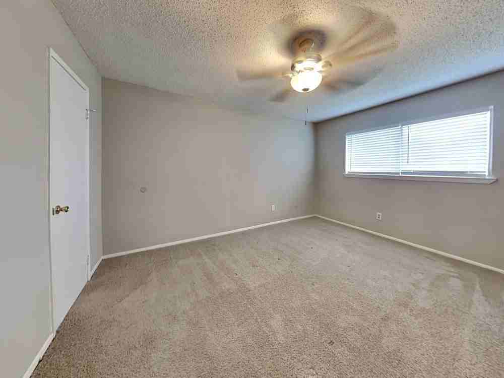 121 Cooper St - Photo 7 of 10