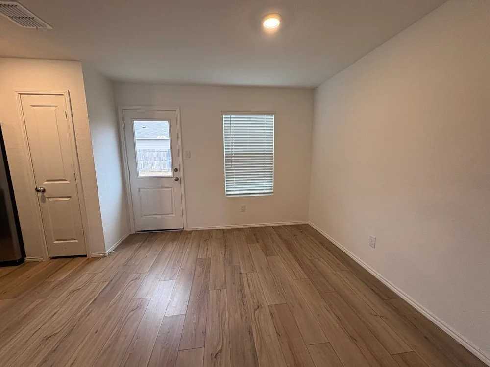 10914 Stinson Dr - Photo 2 of 2