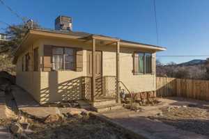 featured image of 412 W Leroux St
