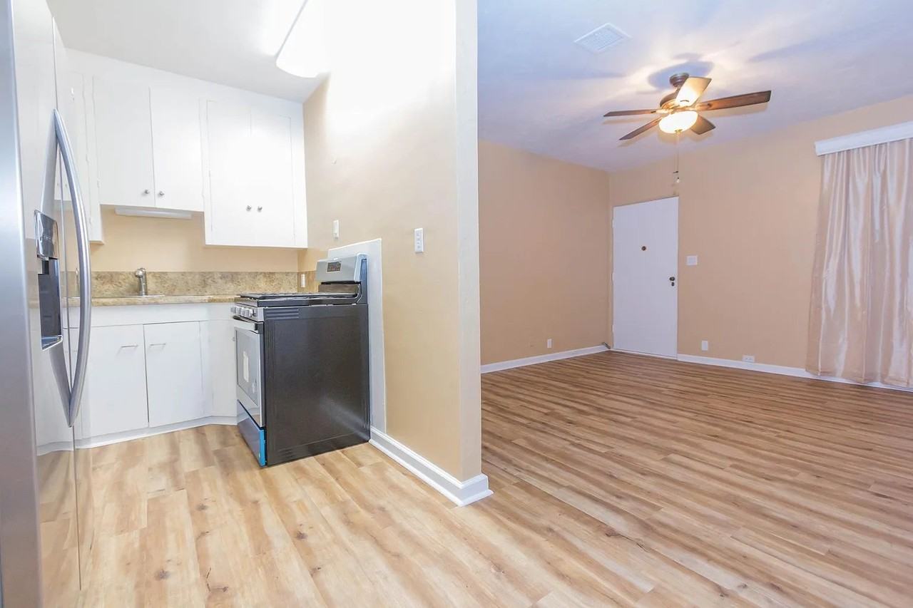 412 W Leroux St - Photo 3 of 18