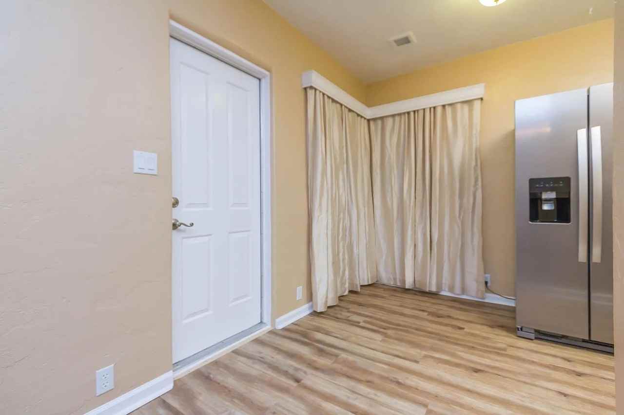 412 W Leroux St - Photo 7 of 18