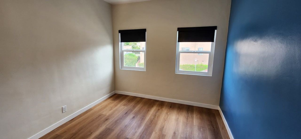 2103 S Harcourt Ave #3 - Photo 5 of 8