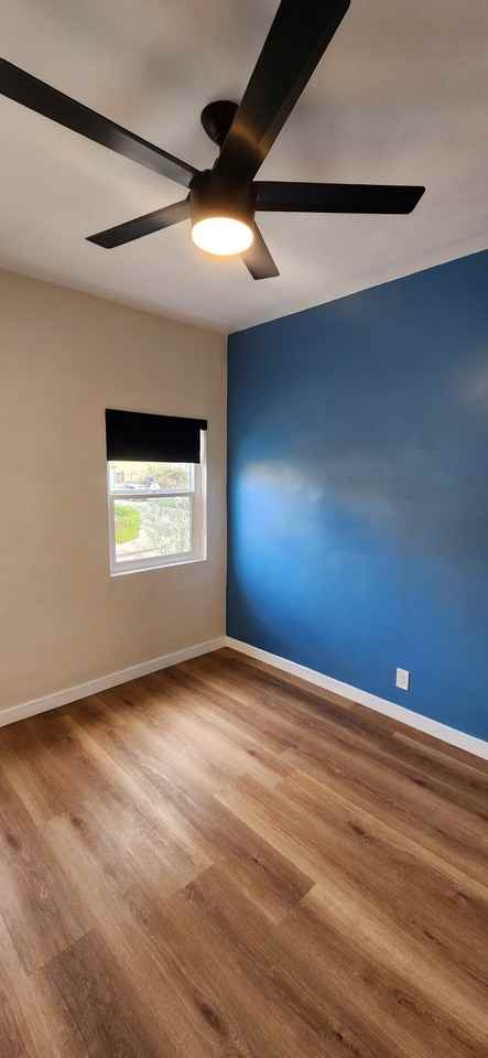 2103 S Harcourt Ave #3 - Photo 6 of 8