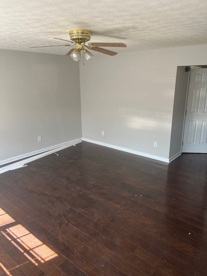 1073 Merrick Dr - Photo 2 of 8