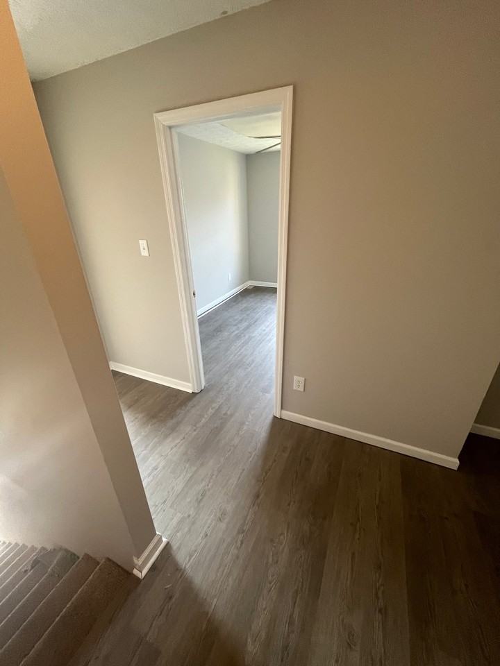 1073 Merrick Dr - Photo 5 of 8
