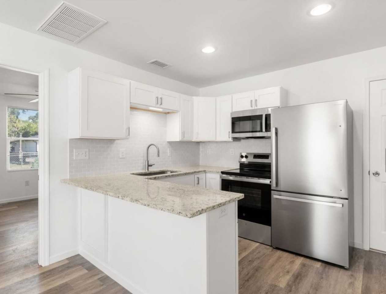 3723 Temple St #B - Photo 2 of 7