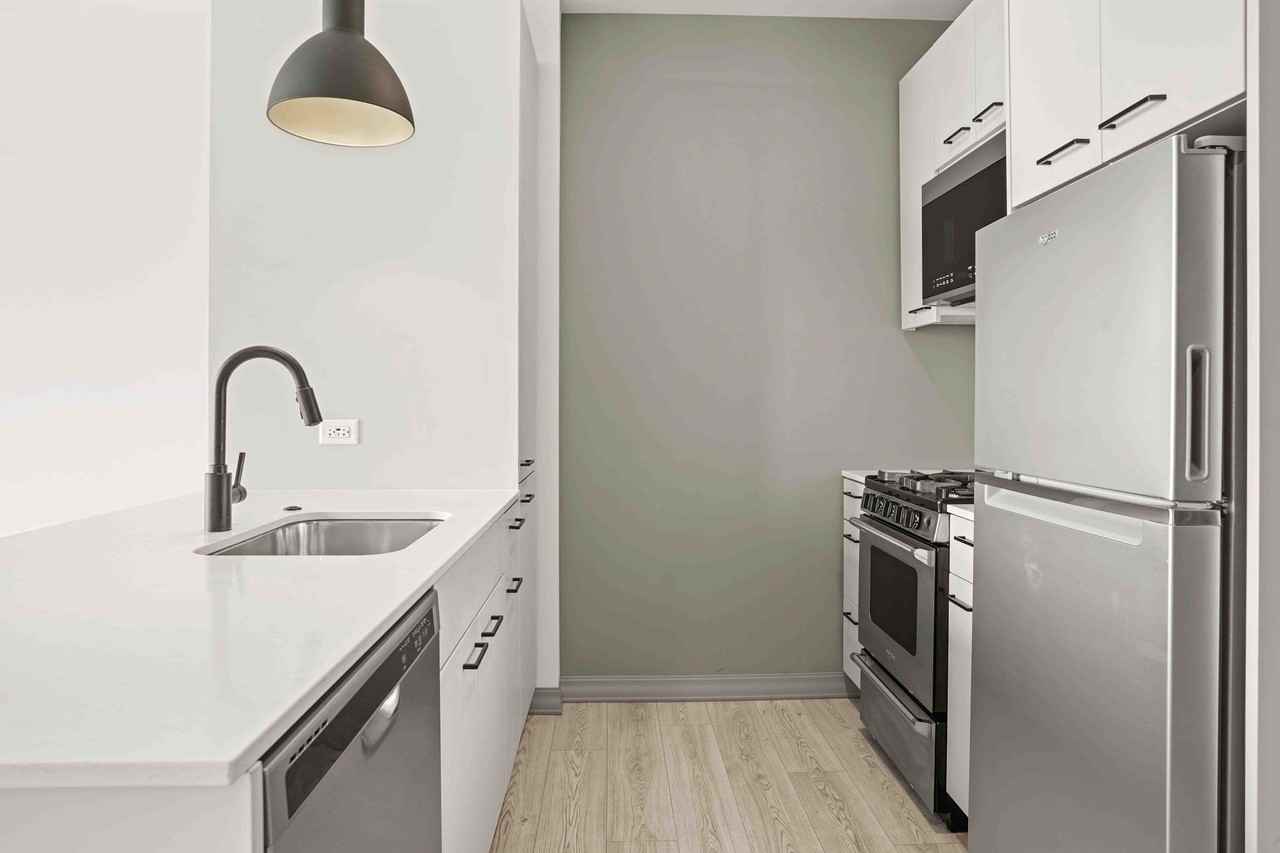 2136 N Elston Ave - Photo 2 of 8