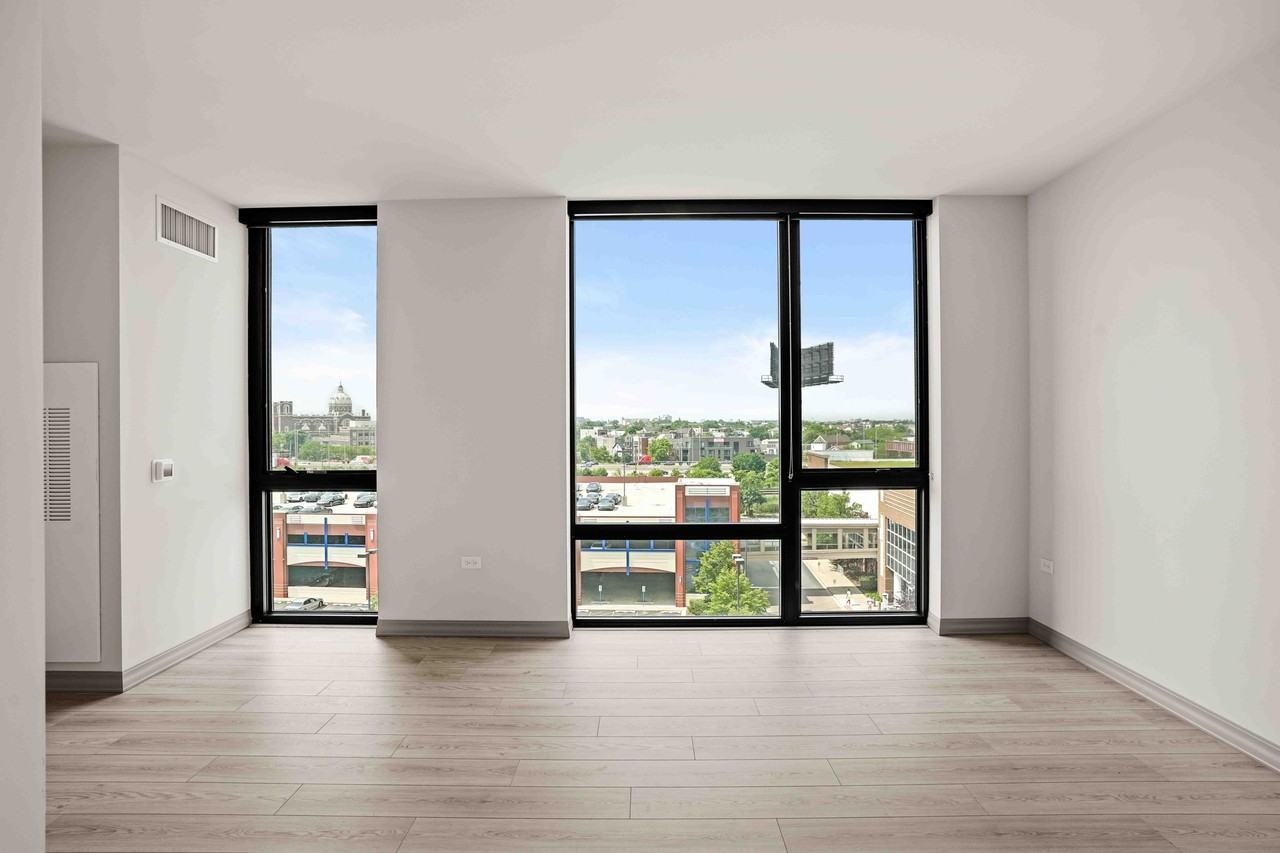 2136 N Elston Ave - Photo 3 of 8