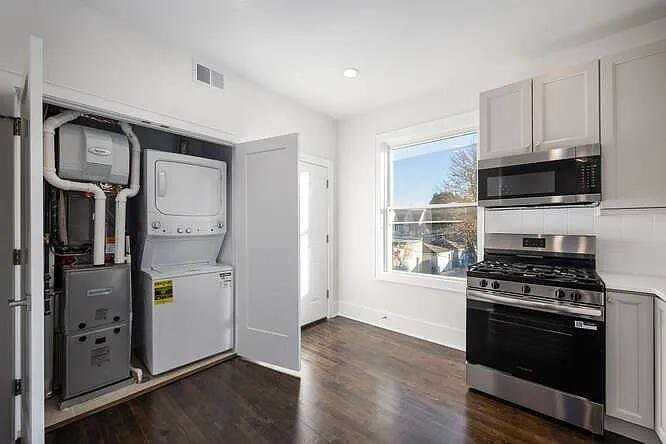 3255 N Hamlin Ave #1 - Photo 3 of 7