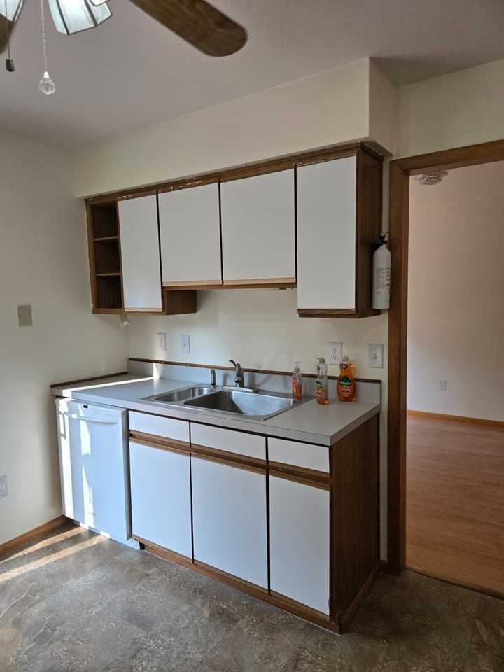 195 Edgemere Ct - Photo 2 of 16