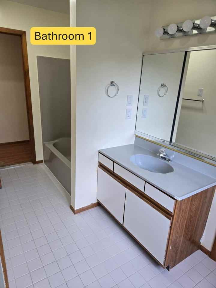 195 Edgemere Ct - Photo 4 of 16