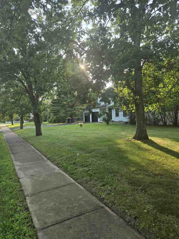 195 Edgemere Ct - Photo 7 of 16