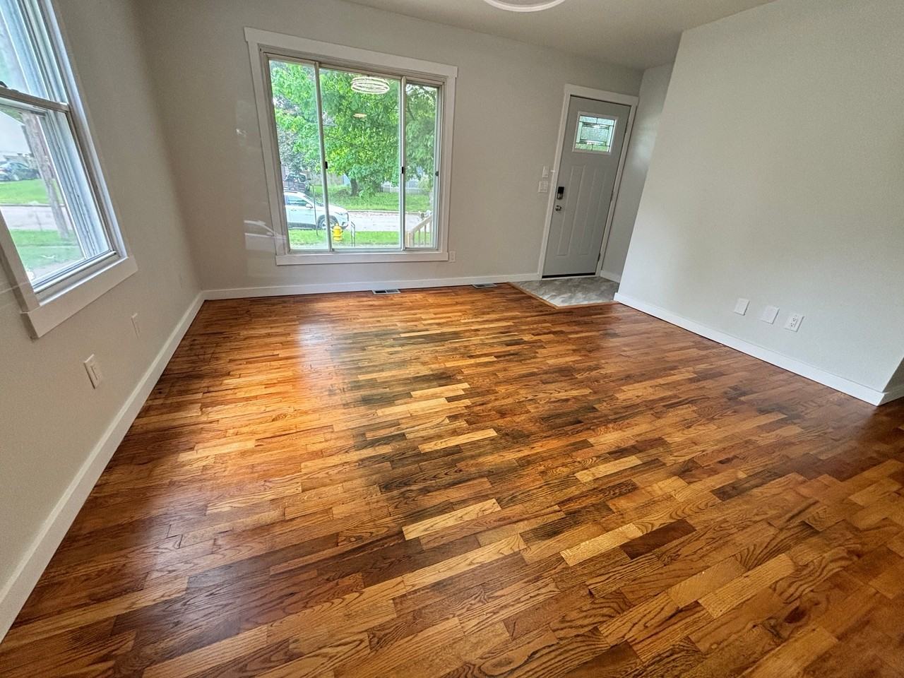 4727 Lexington Ave - Photo 2 of 15