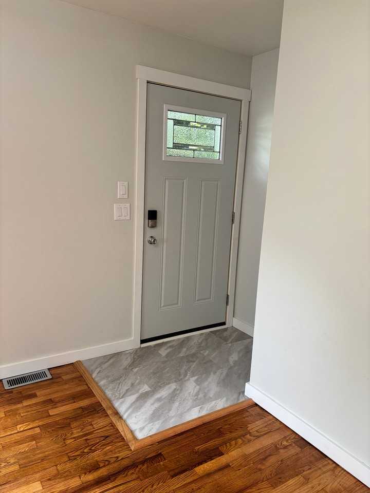 4727 Lexington Ave - Photo 3 of 15