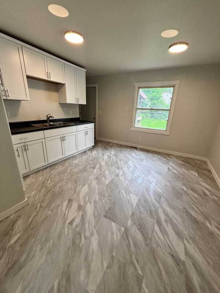 4727 Lexington Ave - Photo 4 of 15