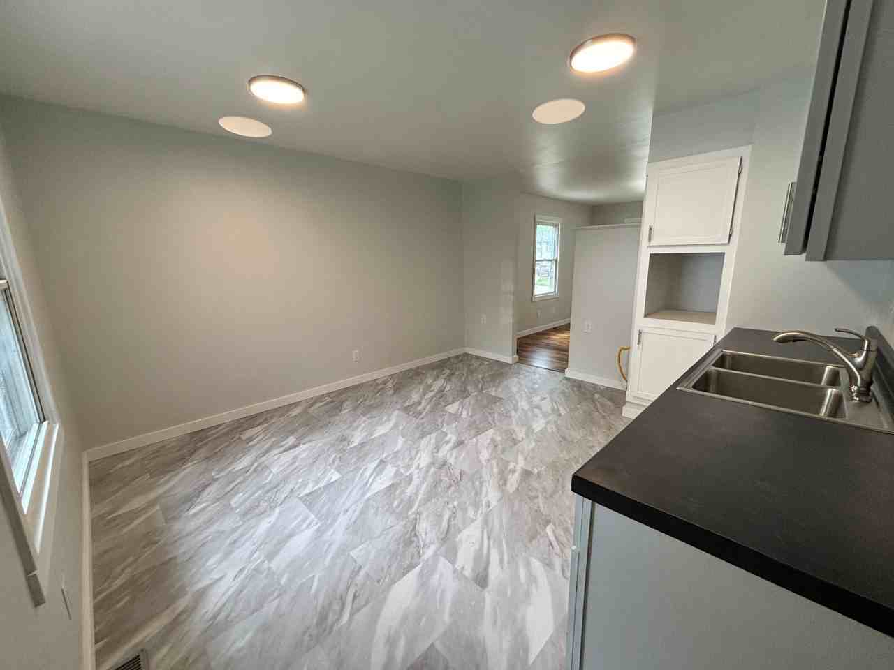 4727 Lexington Ave - Photo 7 of 15