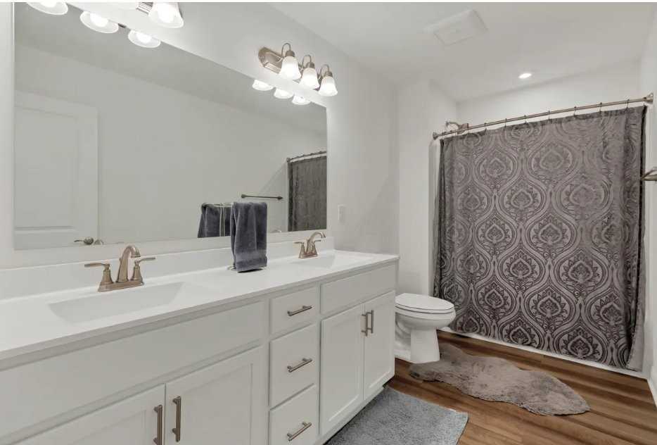 1316 Linnview Xing - Photo 3 of 7