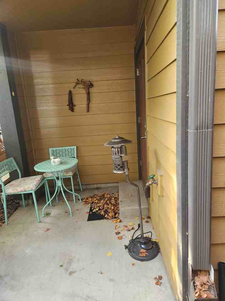 1166 Ne 5th St - Photo 2 of 9