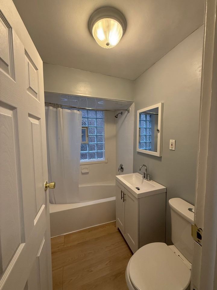 5501 W 18th St #4 - Photo 5 of 7