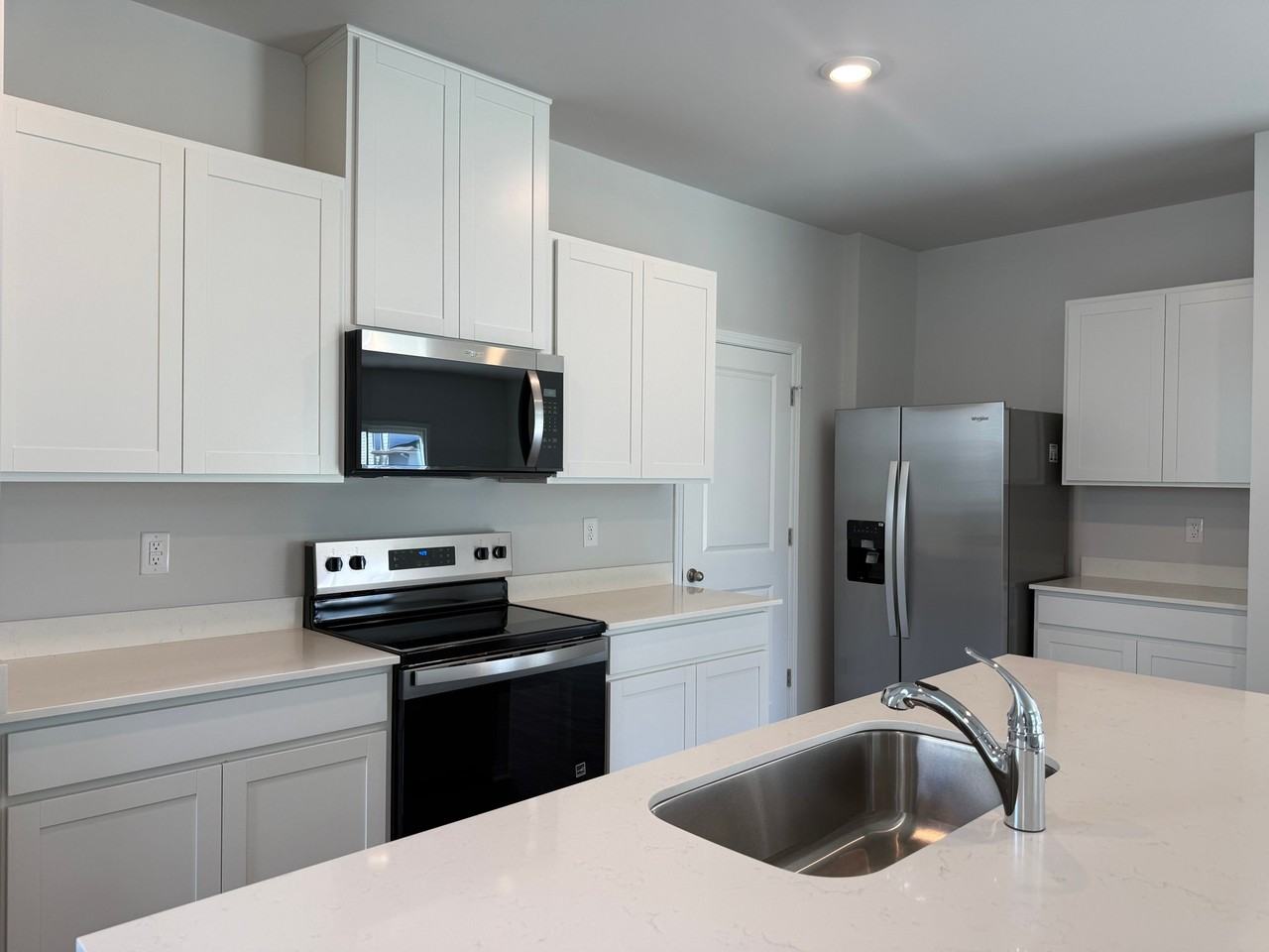 4919 Sandringham Ln - Photo 3 of 20