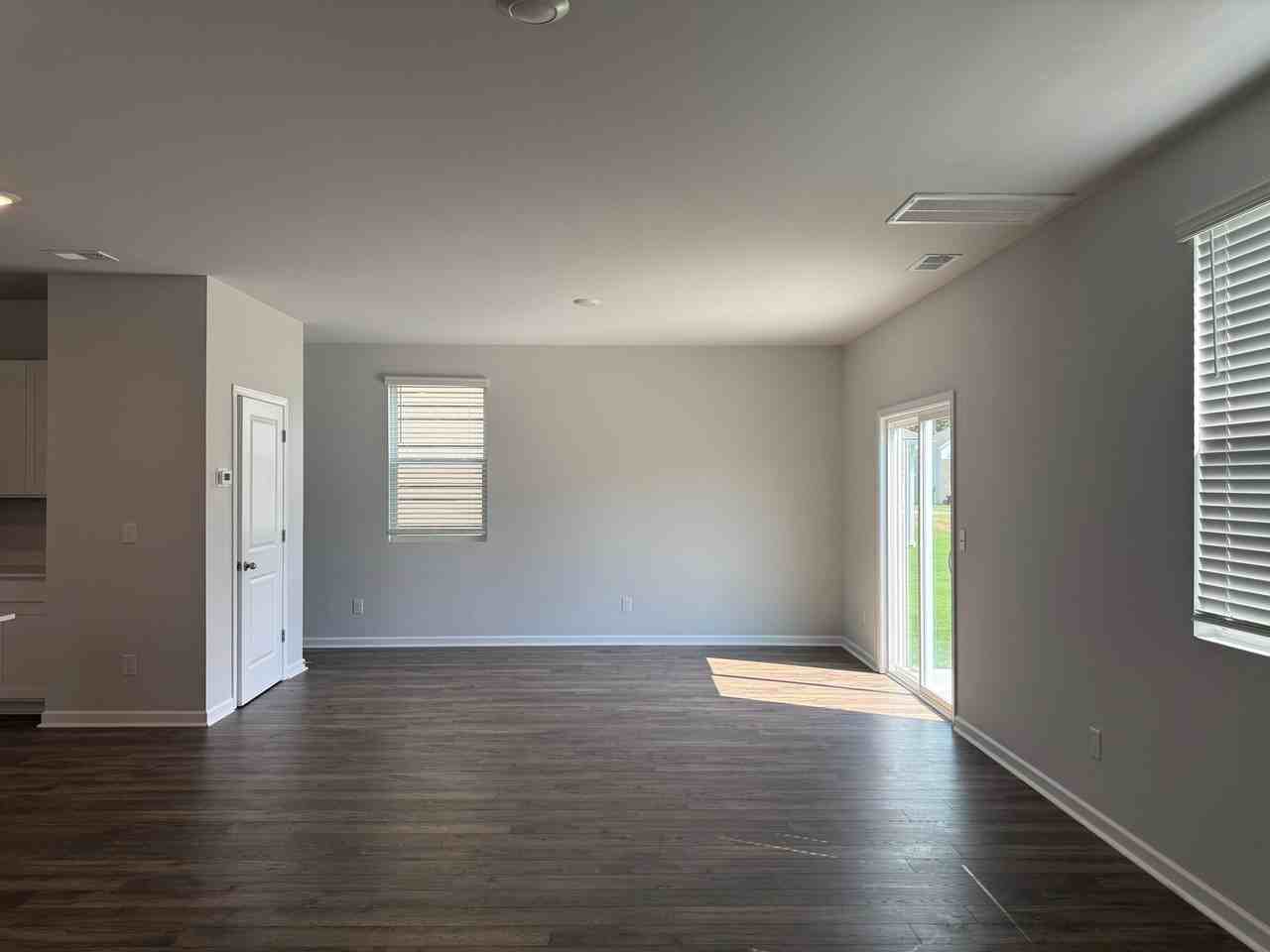 4919 Sandringham Ln - Photo 4 of 20