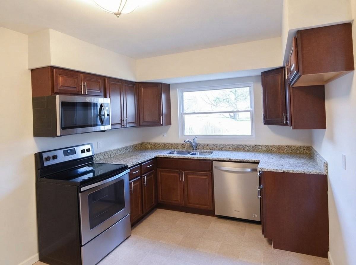 8483 Hampstead Dr #1 - Photo 4 of 10