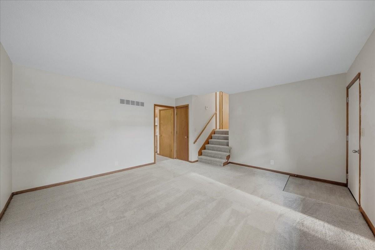 7817 England Dr - Photo 3 of 14