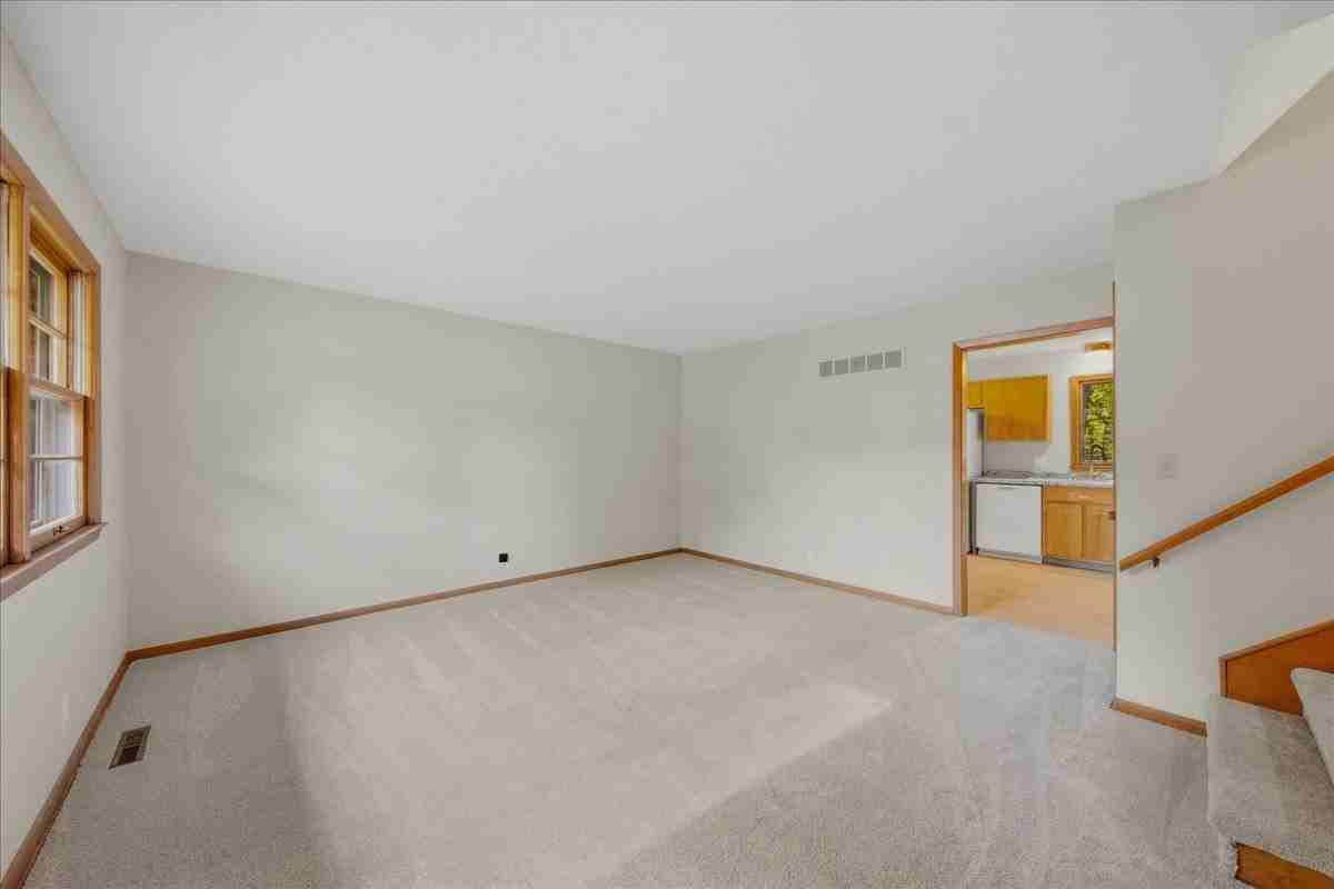 7817 England Dr - Photo 4 of 14