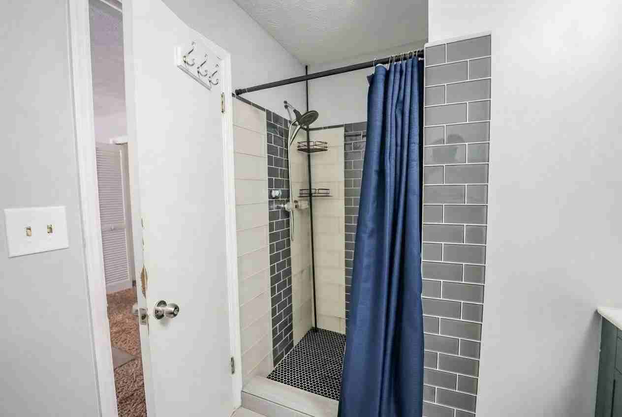 725 Swamp Creek Dr - Photo 5 of 19