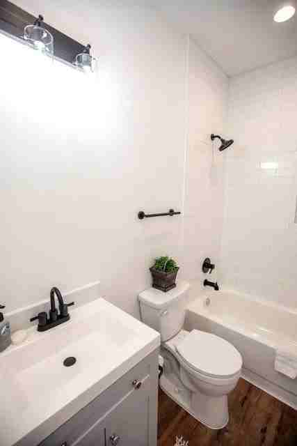 802 Walnut St - Photo 3 of 11