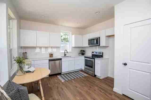802 Walnut St - Photo 5 of 11