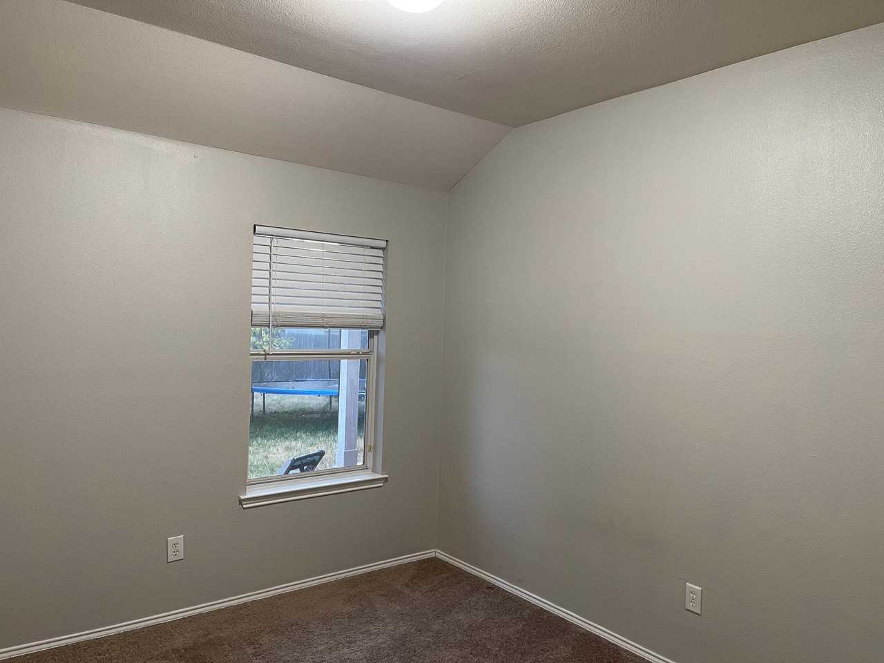 4104 Summerhill Ln - Photo 3 of 10