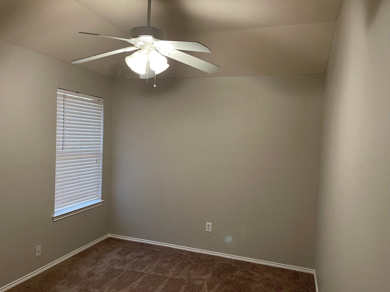 4104 Summerhill Ln - Photo 4 of 10