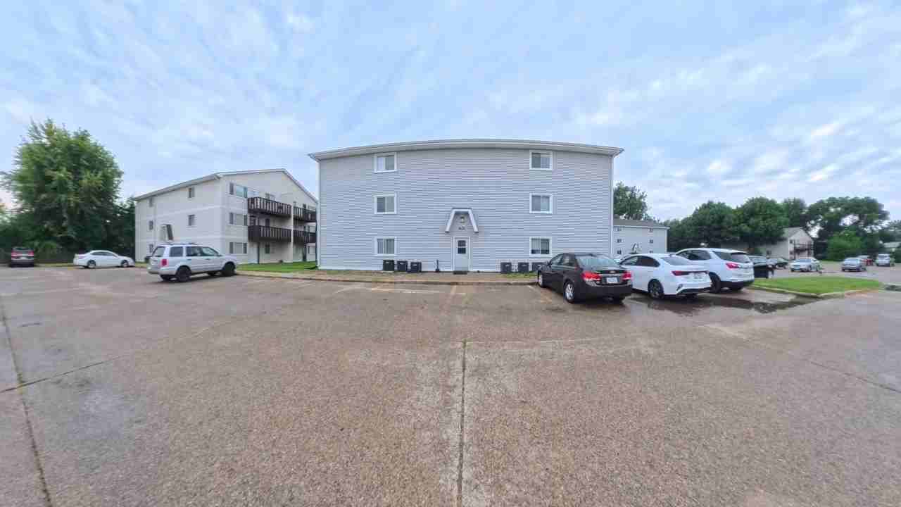2013 Nw Hickory Ln #9 - Photo 2 of 12