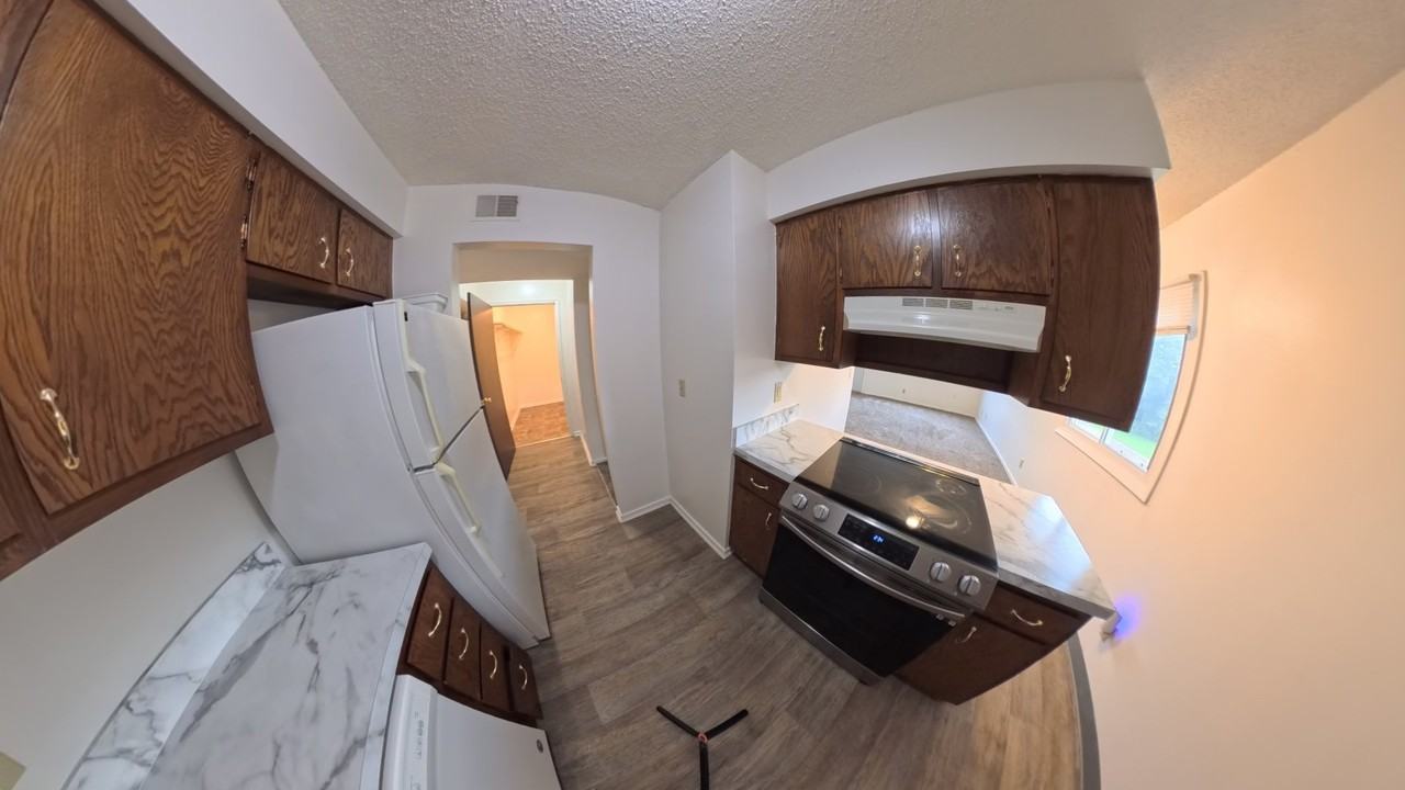 2013 Nw Hickory Ln #9 - Photo 5 of 12
