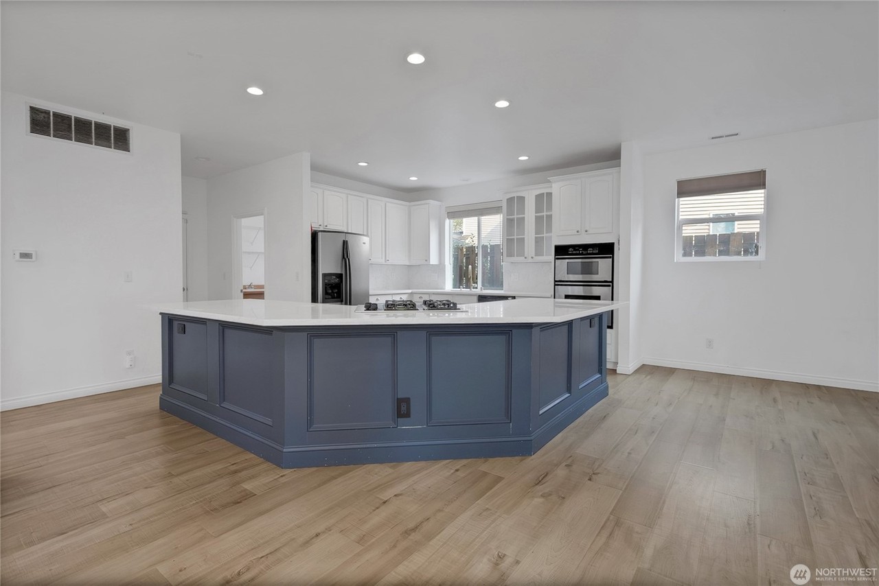 6735 Montevista Dr Se #NA - Photo 2 of 6