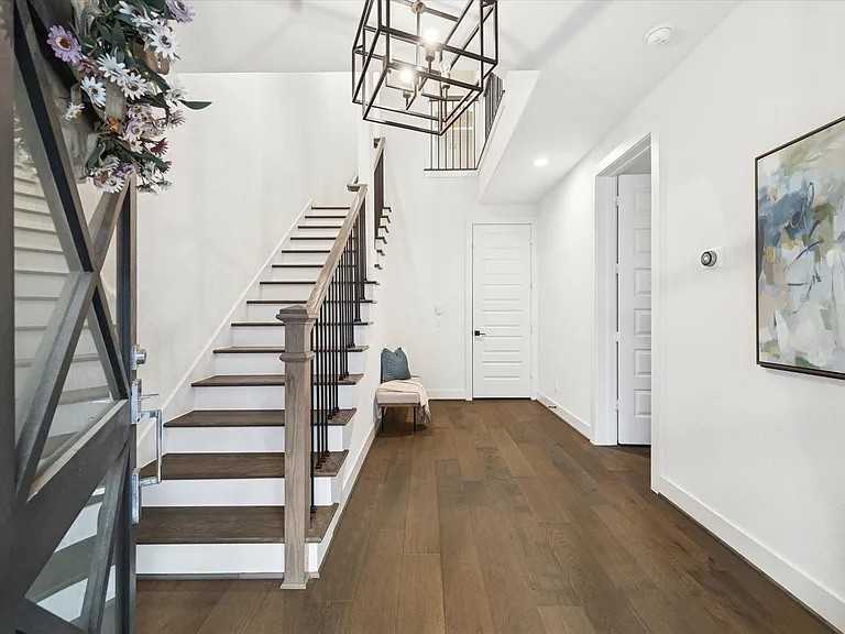 1122 Thompson St #NA - Photo 3 of 29