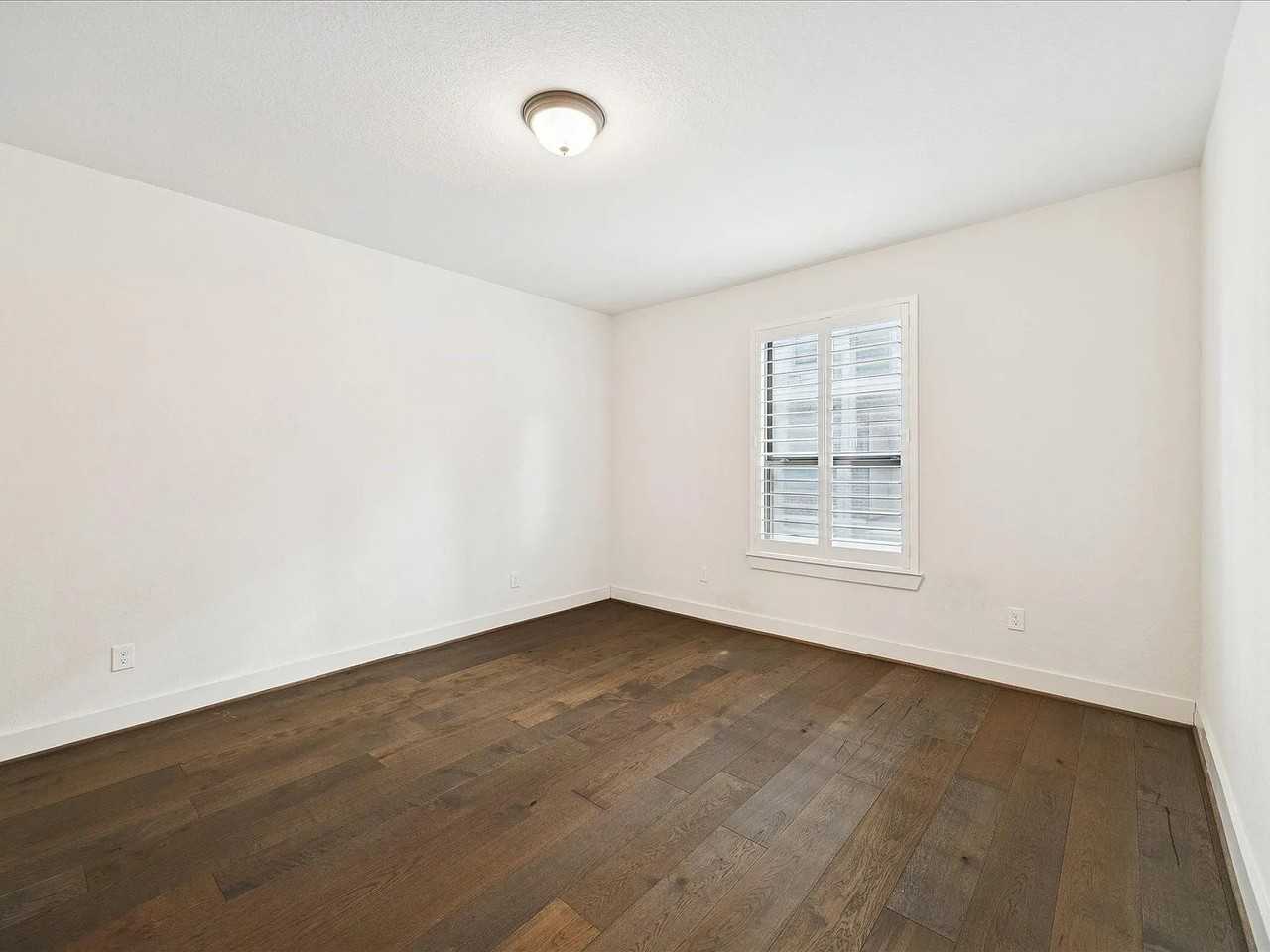 1122 Thompson St #NA - Photo 4 of 29