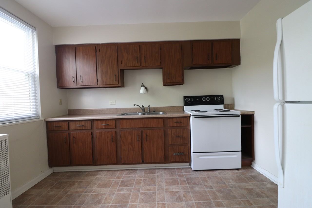 16 Chalmers Ln #1 - Photo 4 of 12