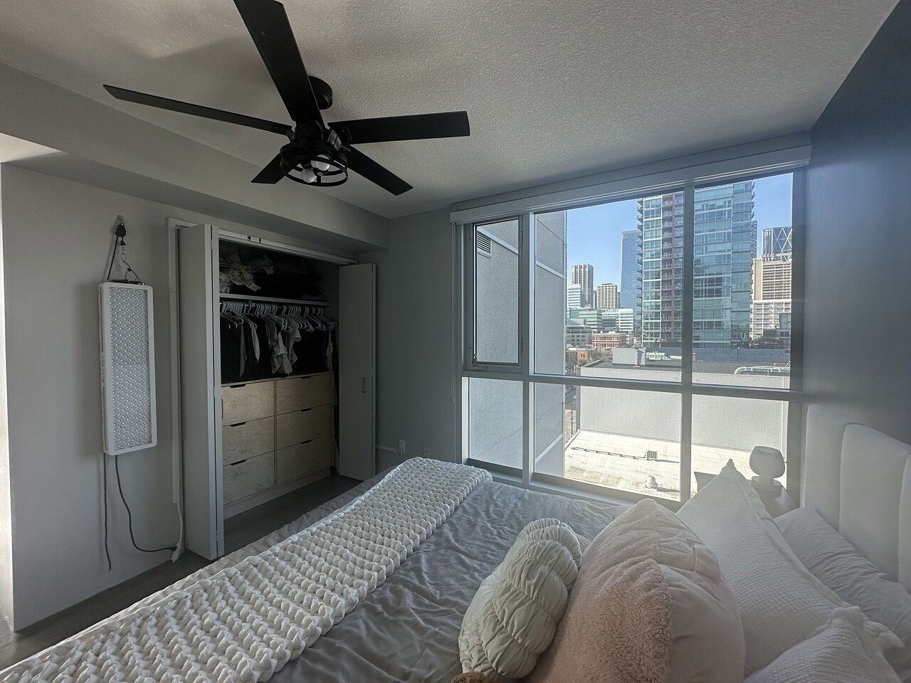 188 15 Ave Sw - Photo 3 of 13
