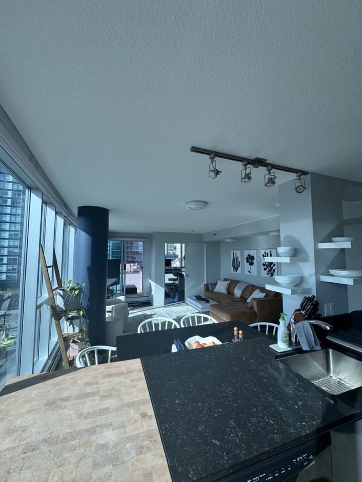 188 15 Ave Sw - Photo 7 of 13