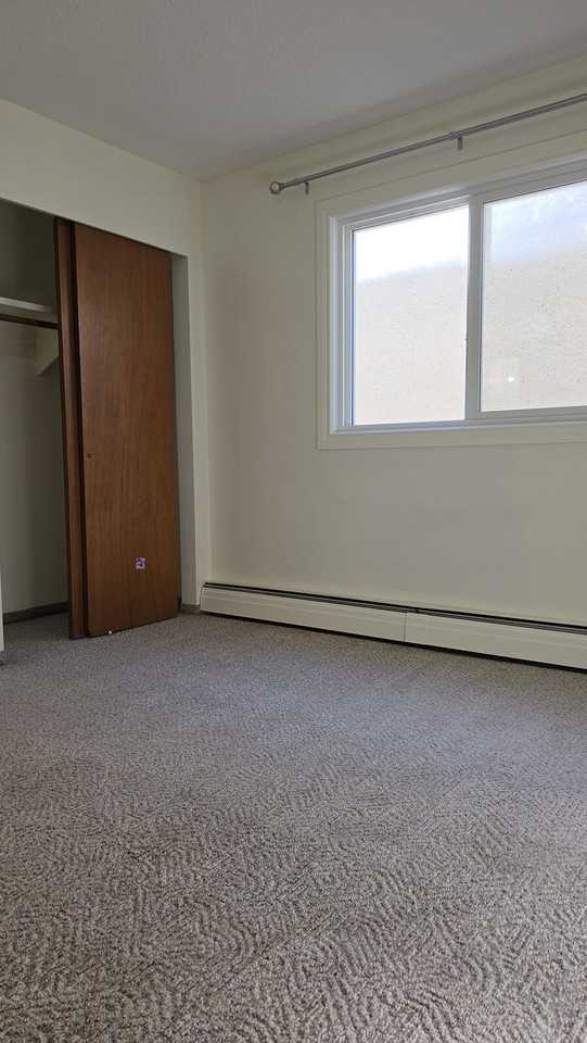 11835 102 St Nw - Photo 3 of 31
