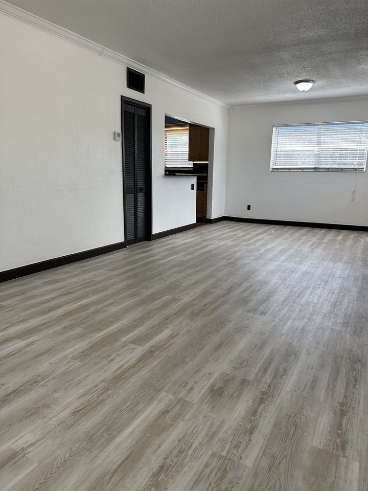 1020 Ne 146th St #NA - Photo 6 of 8