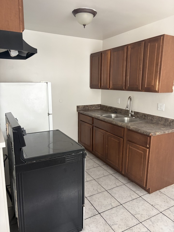 2119 Earl Ave #3 - Photo 4 of 12
