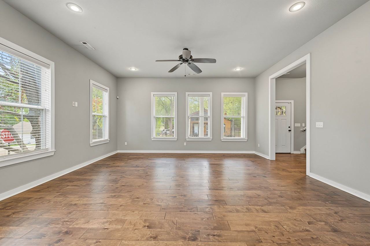 380 S East Ave - Photo 3 of 21